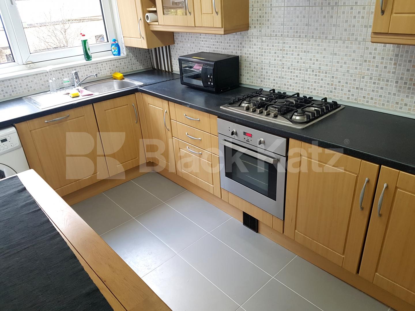 			NEW INSTRUCTION (Includes heating and hot water)., 2 Bedroom, 1 bath, 1 reception Maisonette			 New Kent Road, Elephant and Castle Borough 